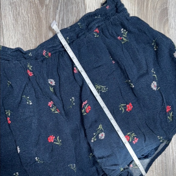 Hollister Floral Shorts - Picture 5 of 7